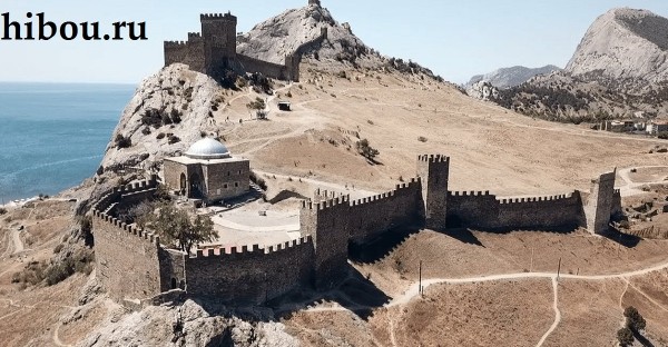 Крымский курорт с Генуэзской крепостью - 5 букв